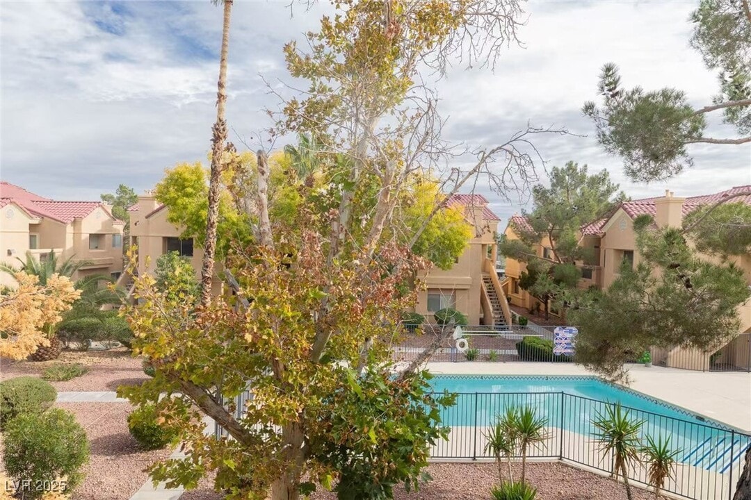 900 Heavenly Hill Ct in Las Vegas, NV - Building Photo