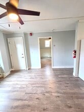 10-12 Evaleen Street, Unit 12 Evaleen 3R in Central Falls, RI - Foto de edificio - Building Photo