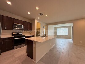 5811 N 88th Ln in Glendale, AZ - Building Photo