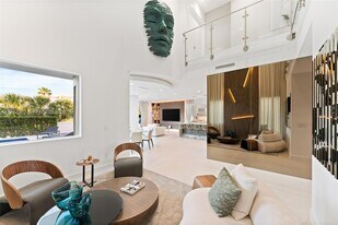 10561 NW 67th Terrace in Doral, FL - Building Photo