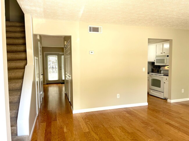 8881 Long Beach Cir in Atlanta, GA - Building Photo - Building Photo