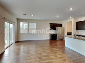 9289 Baylee Bay Court in Las Vegas, NV - Foto de edificio - Building Photo