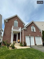 8162 Gilroy Dr in Lorton, VA - Building Photo