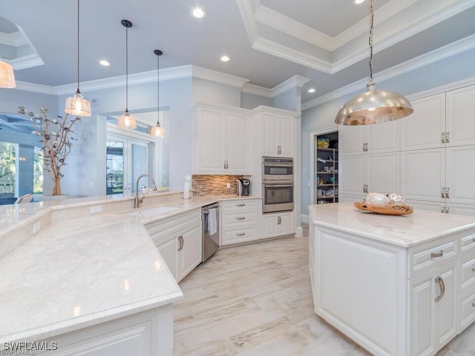 1795 Hummingbird Ct in Marco Island, FL - Foto de edificio