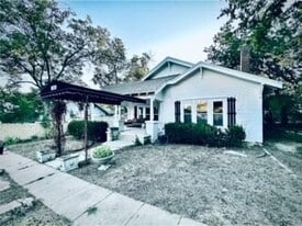 609 N Mary St in Comanche, TX - Building Photo