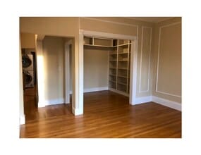 40 Rockview St, Unit 5 in Boston, MA - Foto de edificio - Building Photo