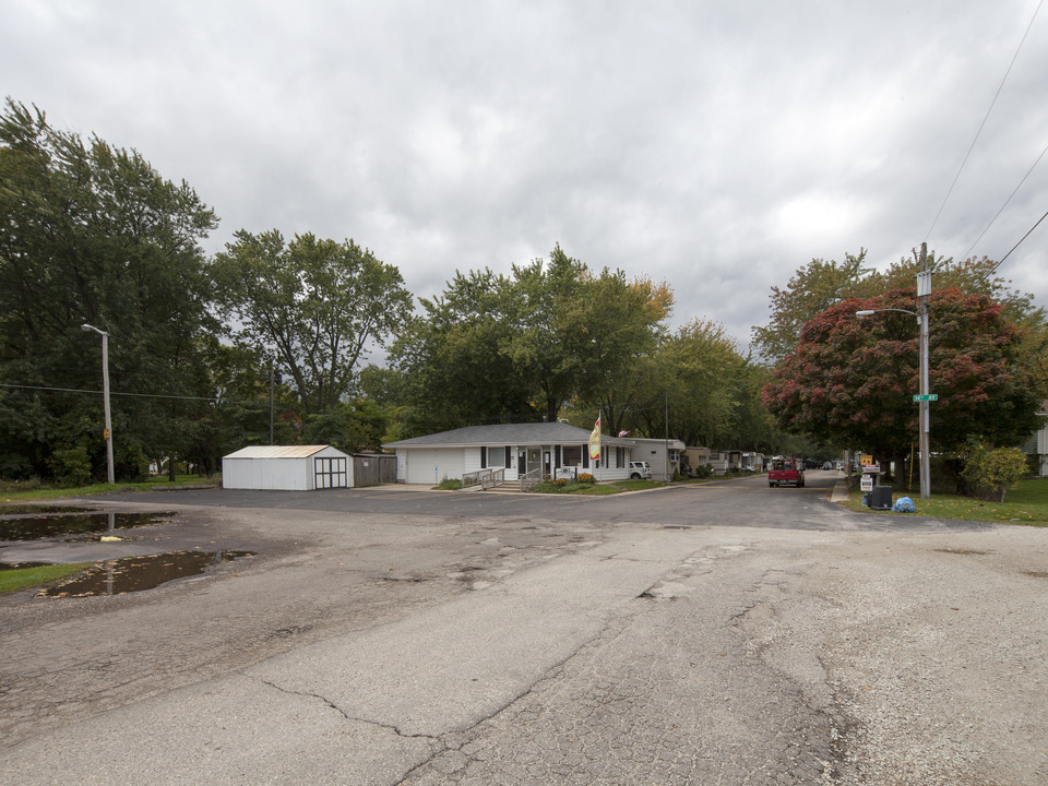 Oakwood in Kenosha, WI - Building Photo