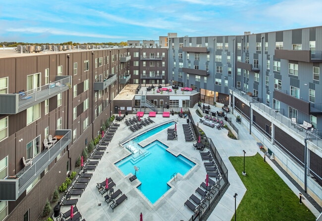 Vivere Apartments in La Vista, NE - Foto de edificio - Building Photo