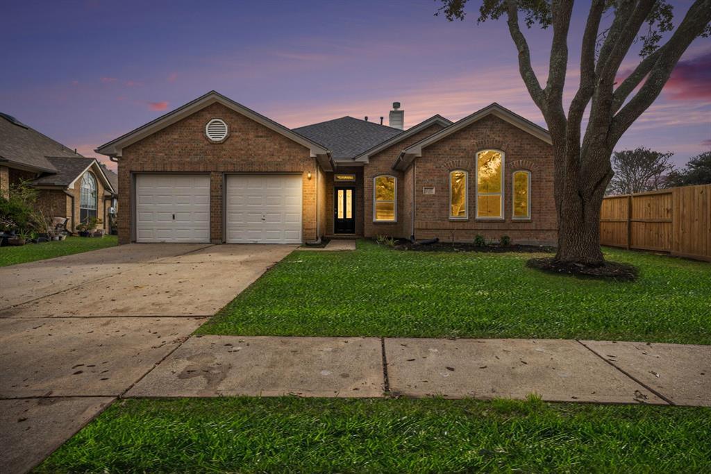 416 Crimson Coast Dr in League City, TX - Building Photo