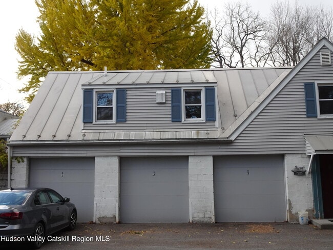 5 Old Ln in Claverack, NY - Building Photo - Building Photo