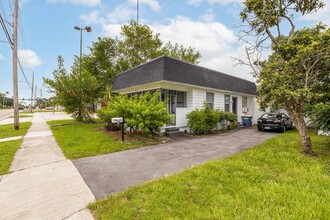 1163 Drew St in Clearwater, FL - Foto de edificio - Building Photo