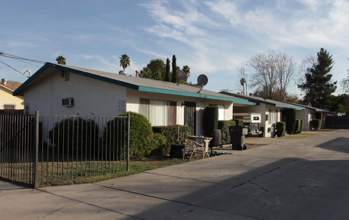 8132-8146 Cypress Ave in Riverside, CA - Foto de edificio