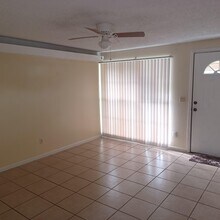 9035 Arndale Cir, Unit 9035 in Tampa, FL - Foto de edificio - Building Photo