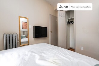 Private bedroom in 3 bed/1 bath Home in New York, NY - Building Photo - Building Photo