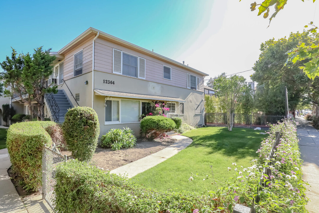 Venus Apartments in Valley Village, CA - Building Photo