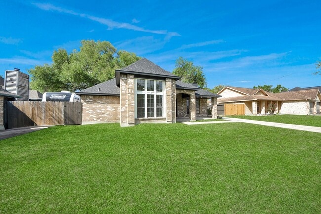 1114 N Nottingham in League City, TX - Building Photo - Building Photo