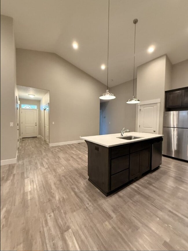 332 NE Pine St in Sublimity, OR - Building Photo - Building Photo