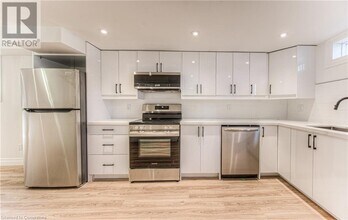 511 Strasburg Rd in Kitchener, ON - Building Photo - Building Photo