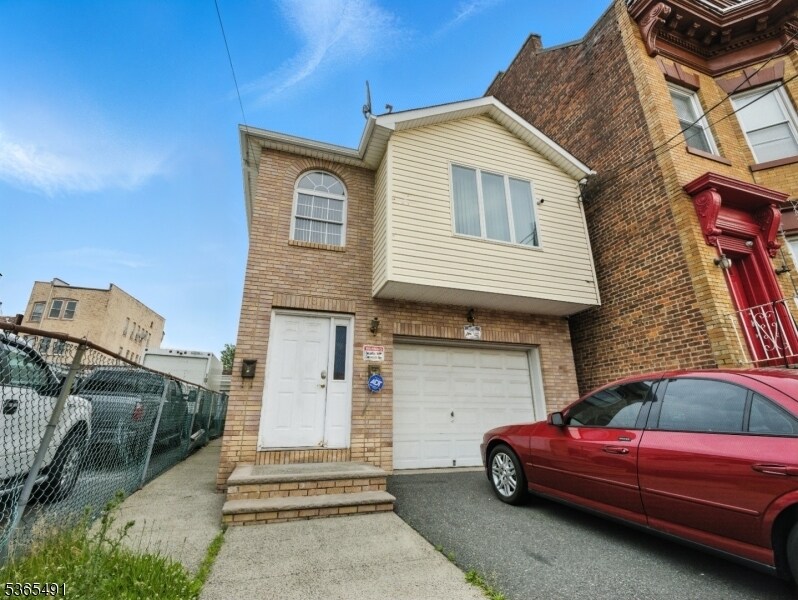 101 Parker St in Newark, NJ - Building Photo