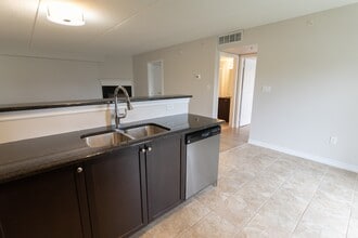 1370-1370 Main St E in Milton, ON - Building Photo - Building Photo