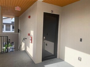 10443 NW 82nd St, Unit 31 in Doral, FL - Building Photo - Building Photo