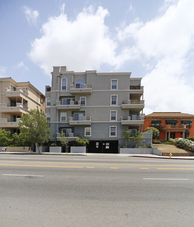 616 S Wilton Pl in Los Angeles, CA - Foto de edificio - Building Photo