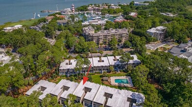 13 Lighthouse Ln in Hilton Head Island, SC - Building Photo - Building Photo