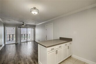 1304 Summit St, Unit 107 in Austin, TX - Building Photo - Building Photo