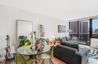 251 W 48th St in New York, NY - Building Photo - Building Photo