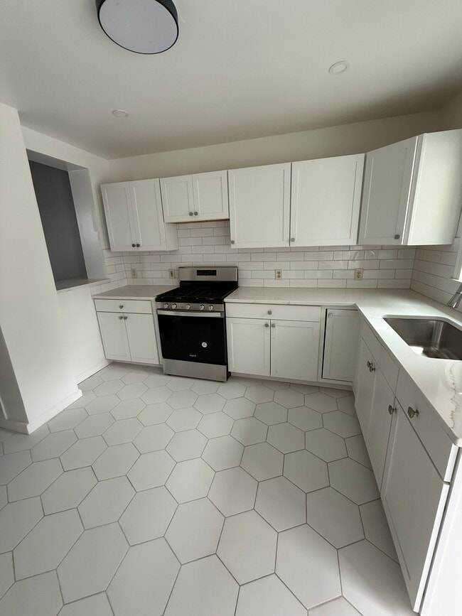 2526 Almond St in Philadelphia, PA - Building Photo - Building Photo