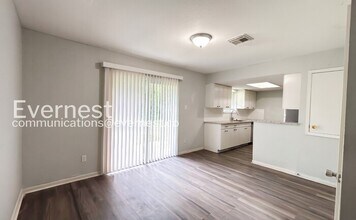 12318 Astoria Blvd in Houston, TX - Building Photo - Building Photo