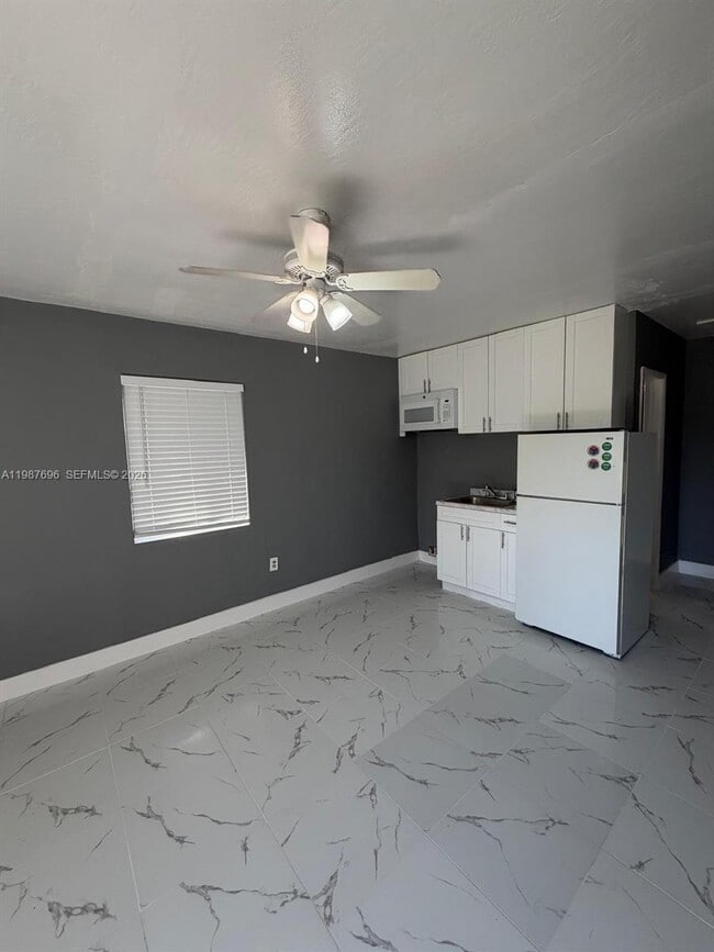 16200 NE 19th Pl in North Miami Beach, FL - Building Photo - Building Photo