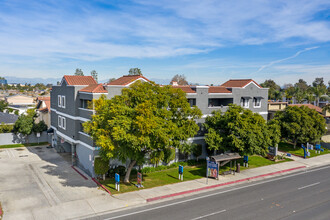 Duke Apartment Homes in Huntington Beach, CA - Building Photo - Building Photo