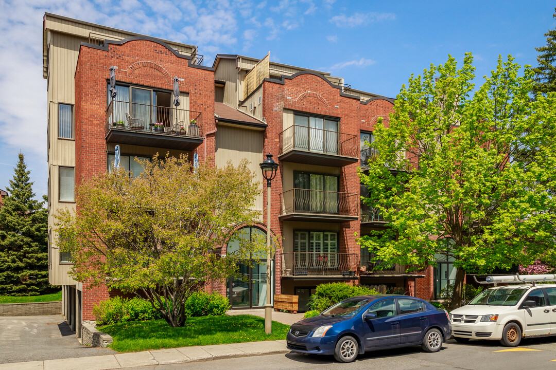 208 De La Poudrière Rue in Verdun, QC - Building Photo