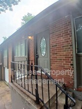 1026 SW Kingscross Rd in Blue Springs, MO - Foto de edificio - Building Photo