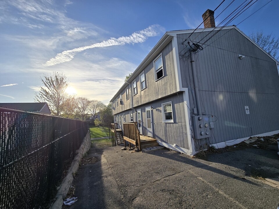 157 3rd St in Leominster, MA - Building Photo