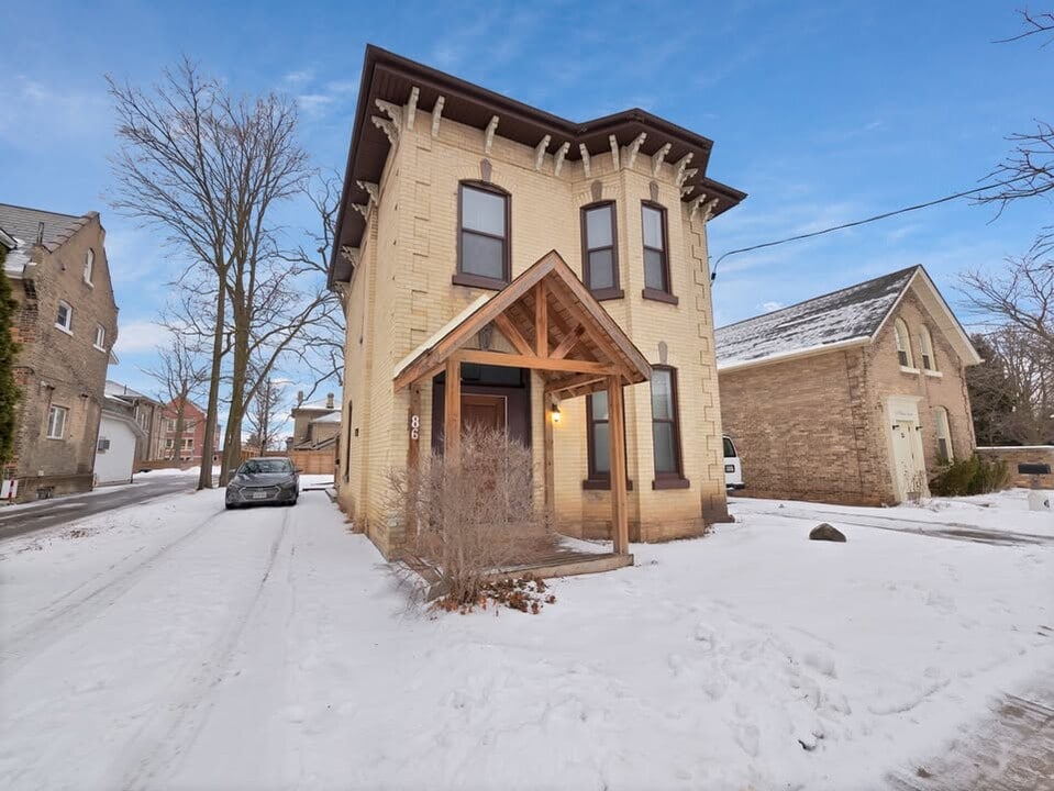 86 William St in Brantford, ON - Building Photo