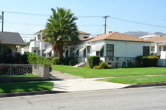 731 E Orange Grove Ave in Burbank, CA - Building Photo - Building Photo