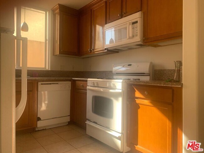 1412 S Sherbourne Dr-Unit -102 in Los Angeles, CA - Building Photo - Building Photo