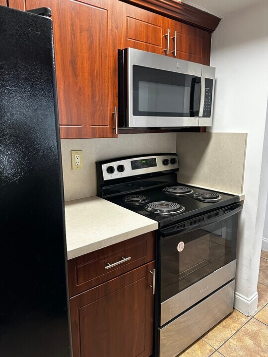 250 NW 107th Ave, Unit 211 in Miami, FL - Foto de edificio
