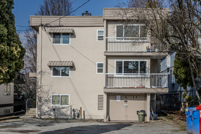 2148 Cambridge St in Vancouver, BC - Building Photo - Building Photo