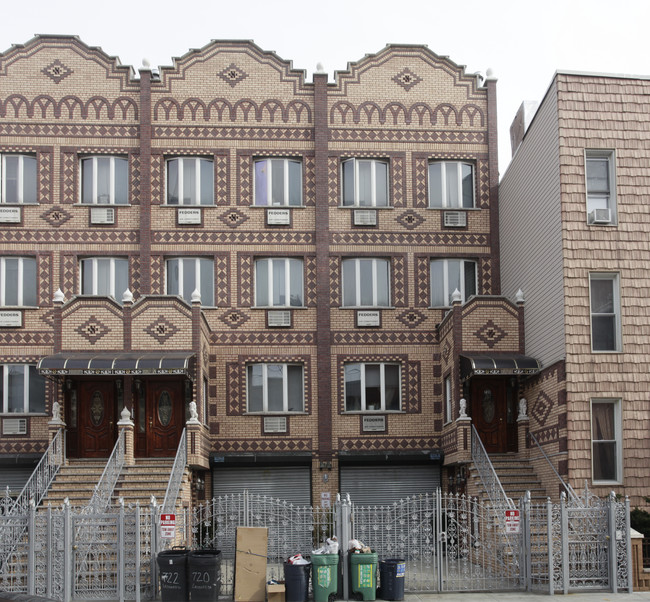 720 Leonard St in Brooklyn, NY - Foto de edificio - Building Photo