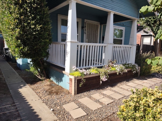 5835 Broadway in Sacramento, CA - Building Photo - Building Photo