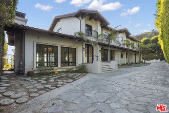 24753 Vantage Point Terrace in Malibu, CA - Building Photo - Building Photo