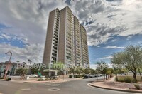 2323 N Central Ave in Phoenix, AZ - Foto de edificio - Building Photo