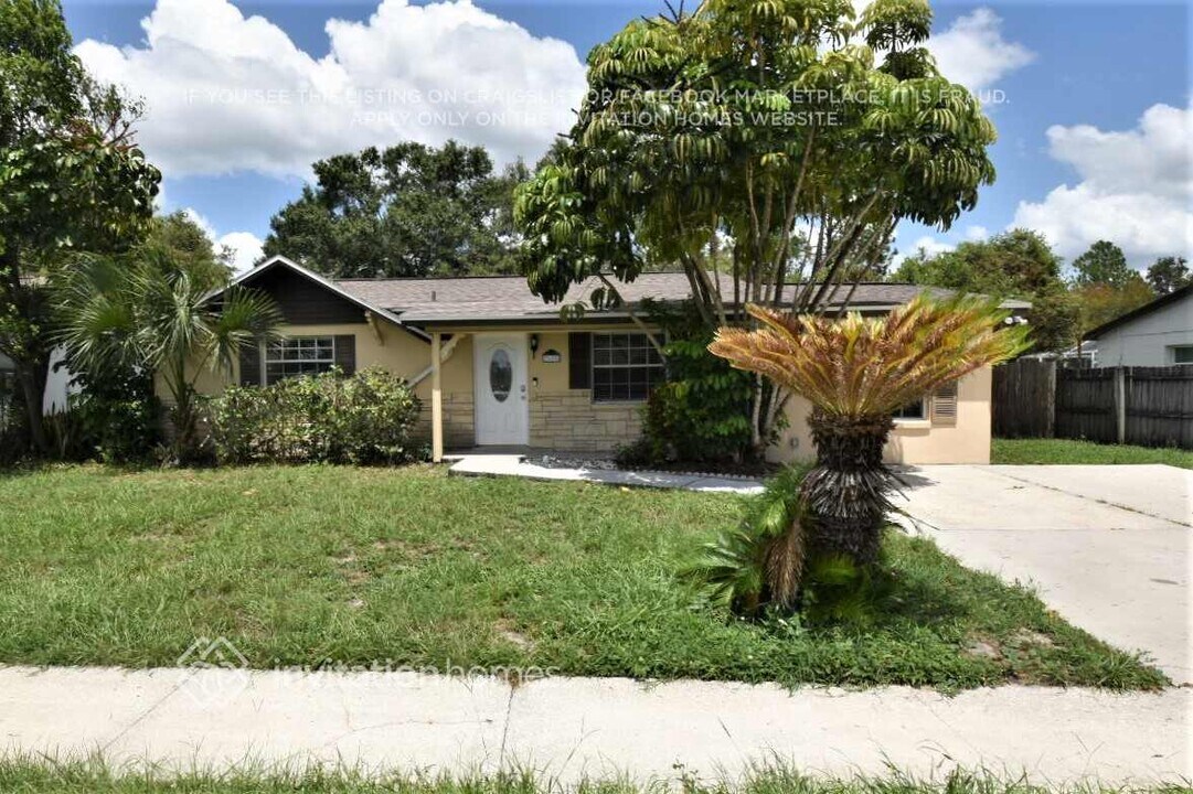 7605 W Caracas St in Tampa, FL - Building Photo