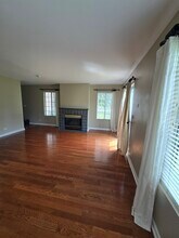 443 Village Creek Dr in Lake In The Hills, IL - Building Photo - Building Photo