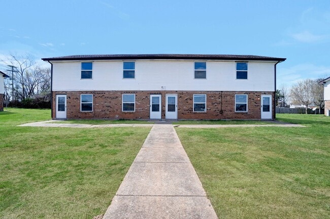 1108 Pembroke Oak Grove Rd in Oak Grove, KY - Building Photo - Building Photo