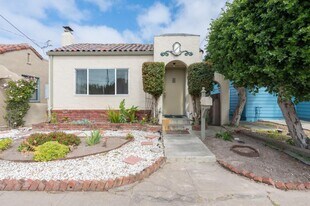 241 Clay St in Monterey, CA - Building Photo