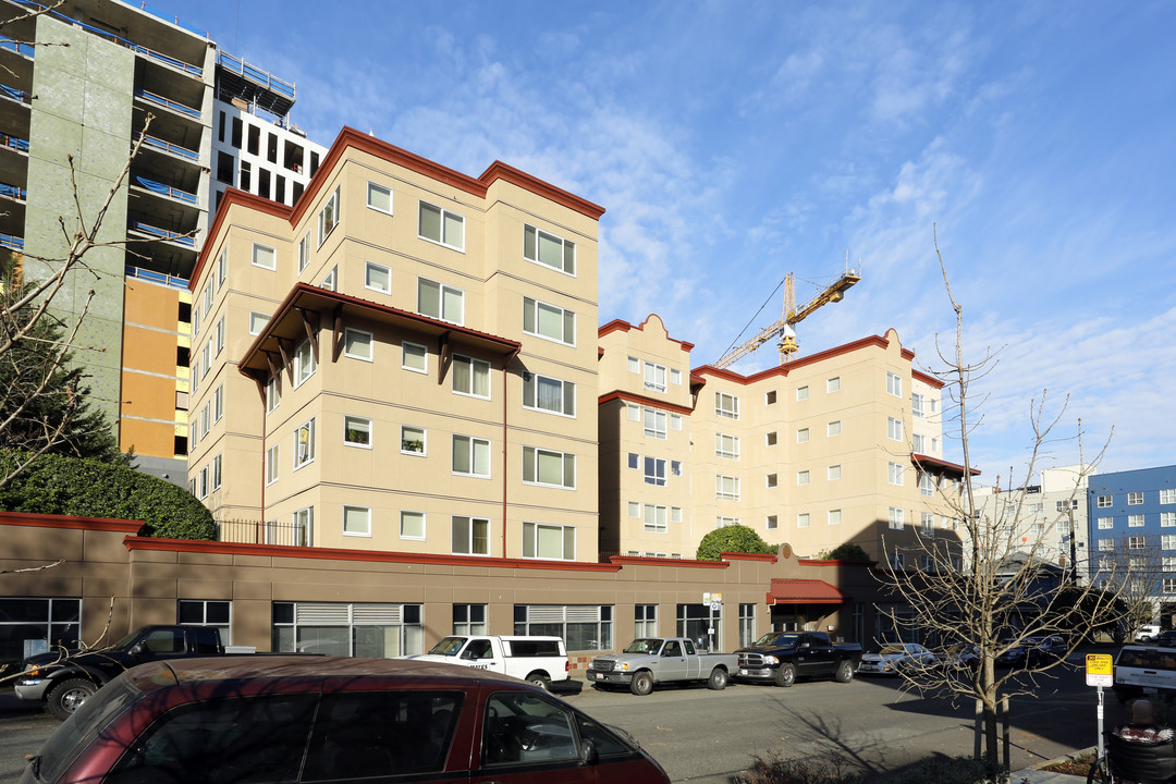 Casa Pacifica Apartments in Seattle, WA - Building Photo